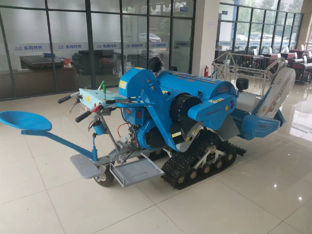 We delivery one set mini combine harvester 4L-0.9B to USA